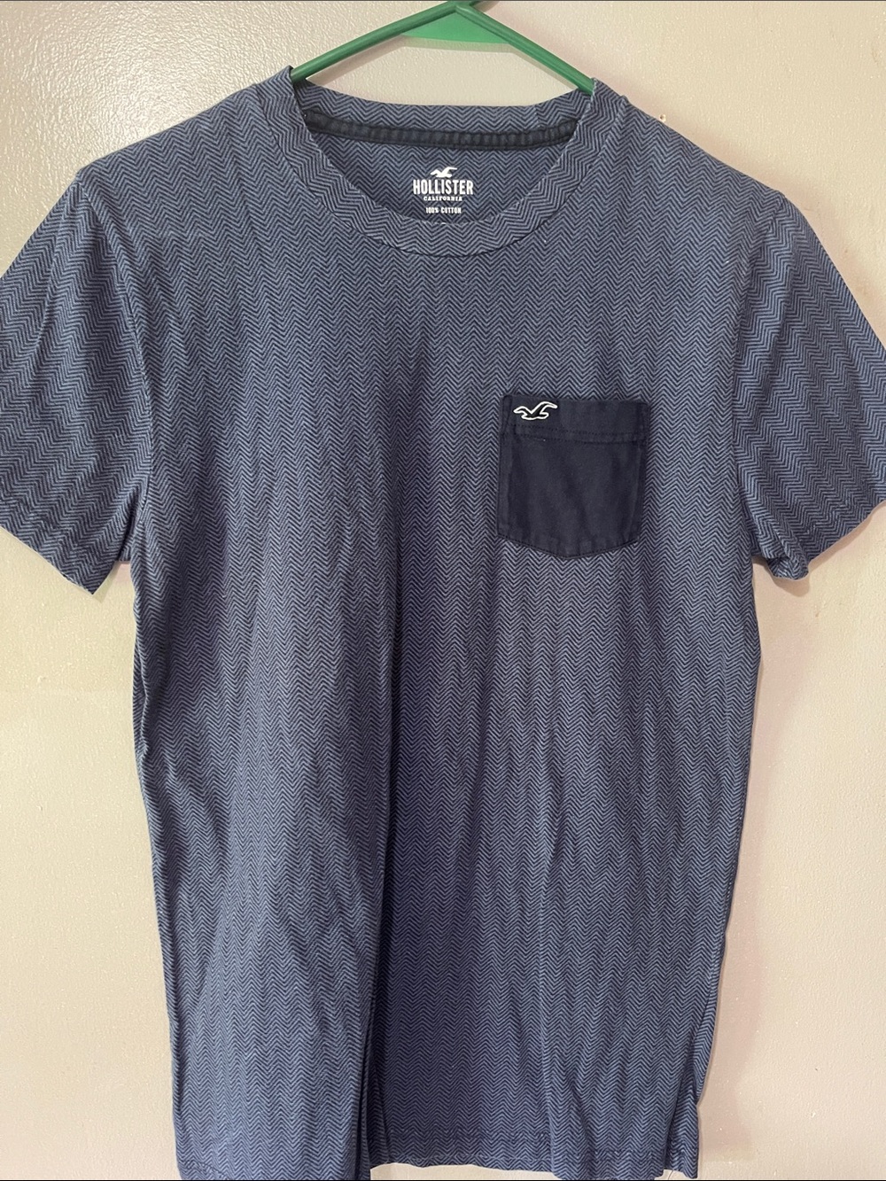 Hollister Men's Dark Navy Short Sleeve Pocket Tee